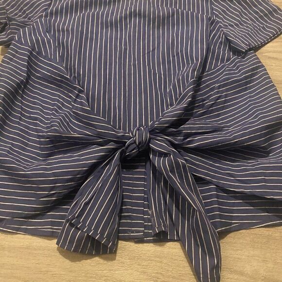 Lush blue with white stripes short sleeve cropped tied front size XS - Picture 3 of 6
